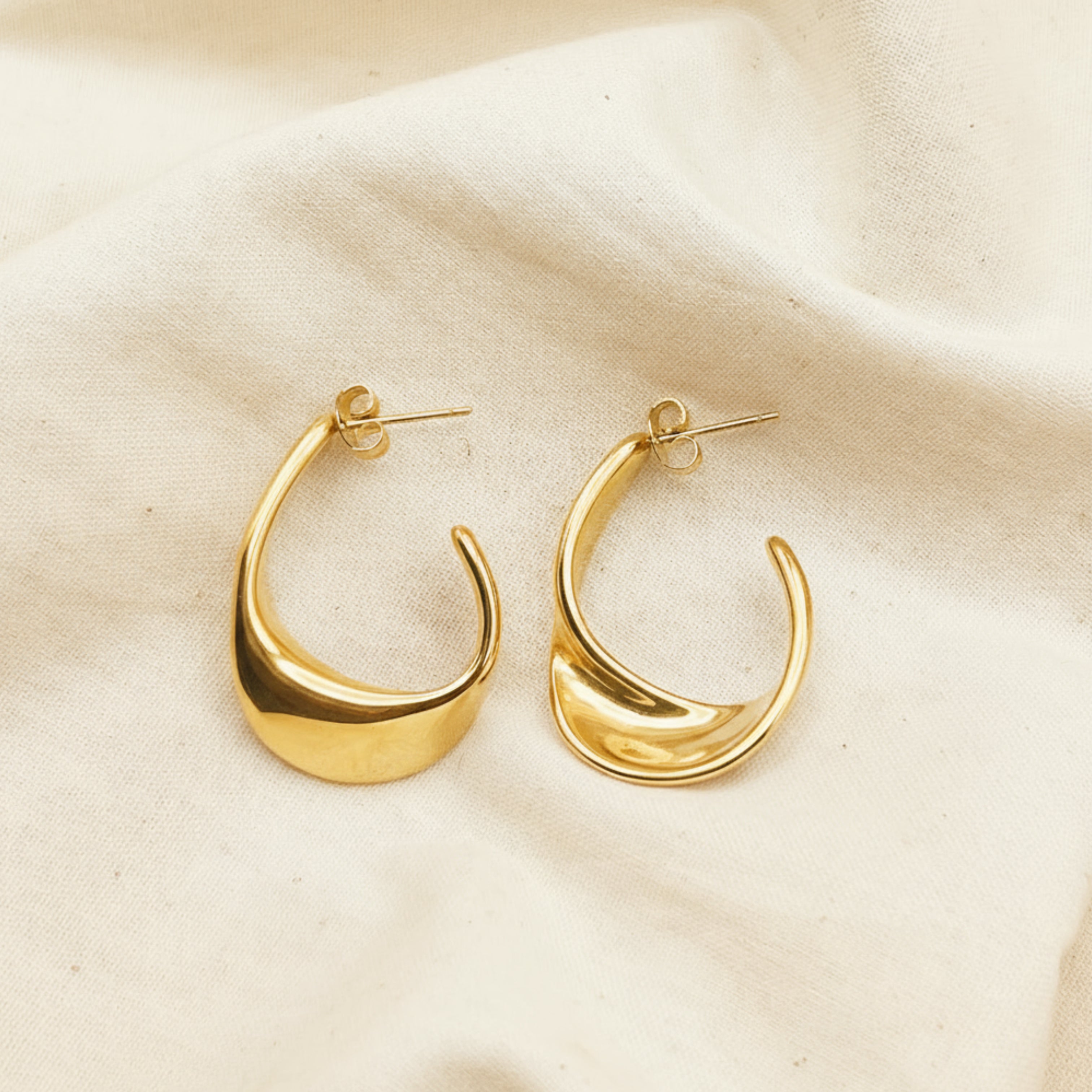 Lustre Curve Earrings